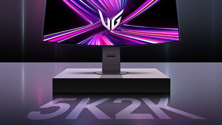 Изглед отпред на геймърския монитор UltraGear™ OLED 45GX950A.	