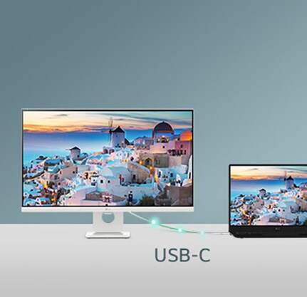 Снимка на интелигентен монитор, свързан към лаптоп чрез USB-C, която демонстрира зареждане и прехвърляне на данни.	