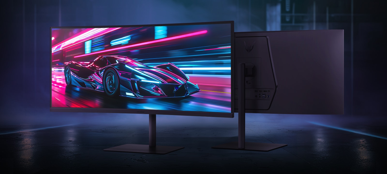 Изглед отпред и отзад на геймърския монитор UltraGear™ 34G630A, показващ футуристична състезателна сцена на екрана.