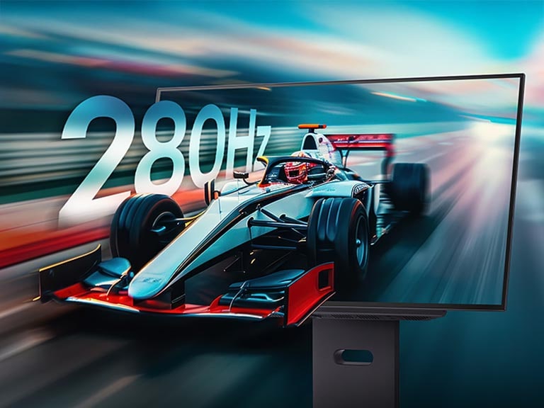 Геймърски монитор LG UltraGear, изобразяващ високоскоростен болид от Формула 1, движещ се напред, с динамичен ефект на размазване при движение. Числото „280Hz“ е видно насложено, подчертавайки ултрабързата честота на опресняване на монитора. Мониторът е показан от страничен ъгъл, което подчертава неговата производителност и дизайн, ориентиран към скоростта.