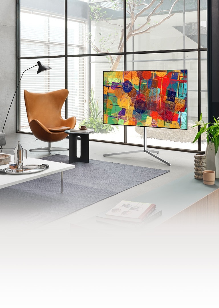 Три телевизора Gallery Design със стойка, които изглеждат като произведения на изкуството, където и да са поставени