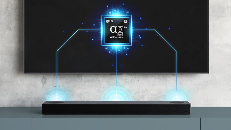 На задната страна на телевизора има изображение с чип алфа девет, а отдолу има саундбар. Има и ефект на звукова вълна, който излиза от саундбара.