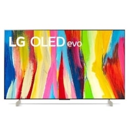 Изглед отпред с логото на LG OLED evo, емблемата „10 години OLED телевизор №1 в света“ на екрана и саундбар под него2