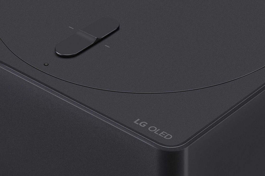 LG Първият в света True Wireless 83-инчов телевизор LG OLED evo AI M3 с 4K 120Hz видео и аудио трансфер , Леко наклонен близък план на Zero Connect Box с логото на LG OLED на ръба, OLED83M39LA, thumbnail 9