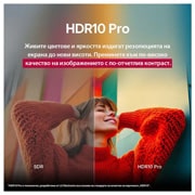 LG 65 инчов LG UHD AI UA74 4K Smart TV 2025, Изображение на момиче в червен пуловер, разделена по средата, за да се покаже лявата страна в SDR и дясната страна в HDR10 Pro. Дясната страна на изображението е по-ясна и контрастна в сравнение с ляв, 65UA74003LB, thumbnail 7