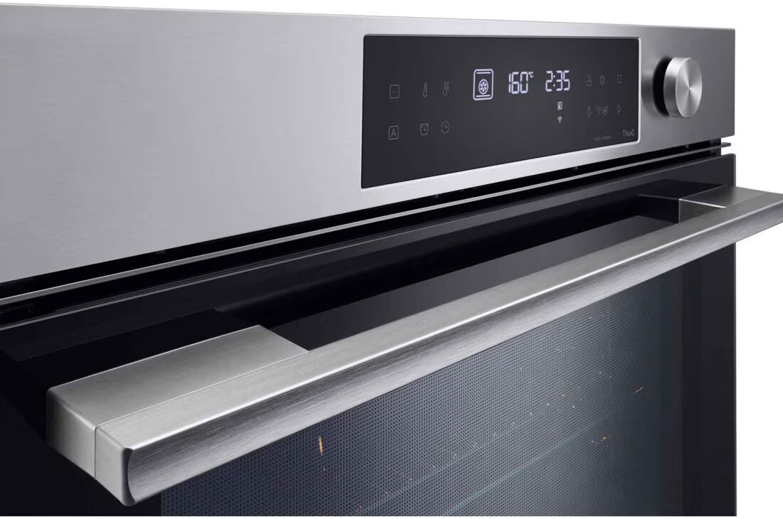 LG InstaView™ фурна за вграждане, EasyClean™ и ThinQ™ технология, 76L капацитет, Изображение на контролен панел и дръжка на врата на LG фурна за вграждане, черно покритие от неръждаема стомана, 76 л. обем., WSED7612S, thumbnail 7