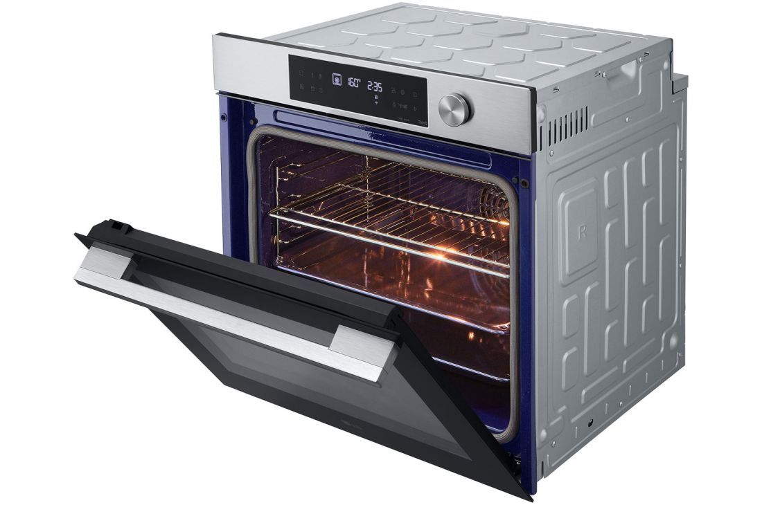 LG InstaView™ фурна за вграждане, EasyClean™ и ThinQ™ технология, 76L капацитет, LG фурна за вграждане, изглед отгоре вдясно, с частично отворена врата, показваща решетка и тави, с капацитет 76 литра., WSED7612S, thumbnail 8