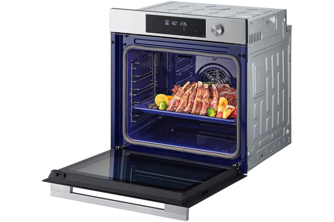LG InstaView™ фурна за вграждане, EasyClean™ и ThinQ™ технология, 76L капацитет, LG фурна за вграждане, изглед отгоре вдясно, с отворена врата и капацитет 76 литра, съдържаща плодове и месо., WSED7612S, thumbnail 15