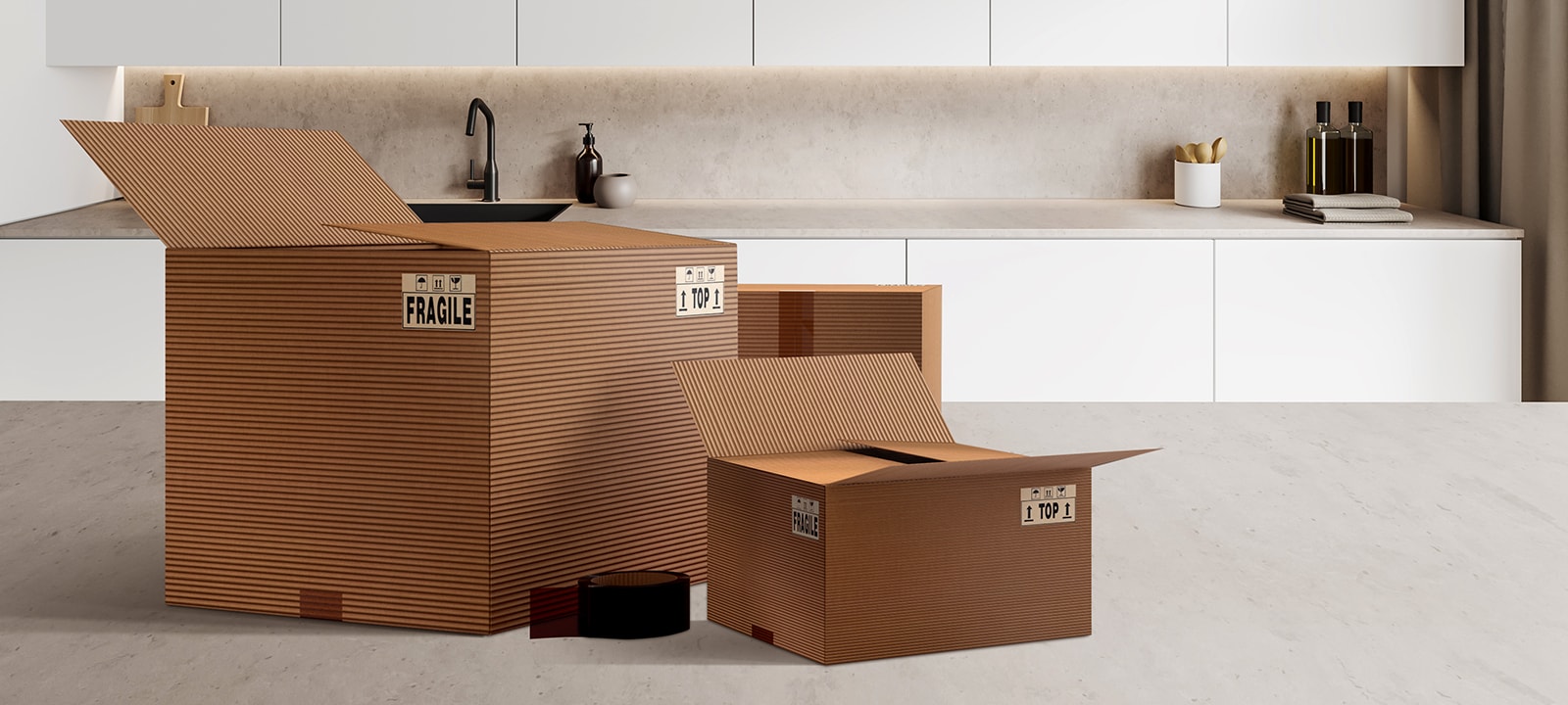 Изображение на кашони на кухненска маса.