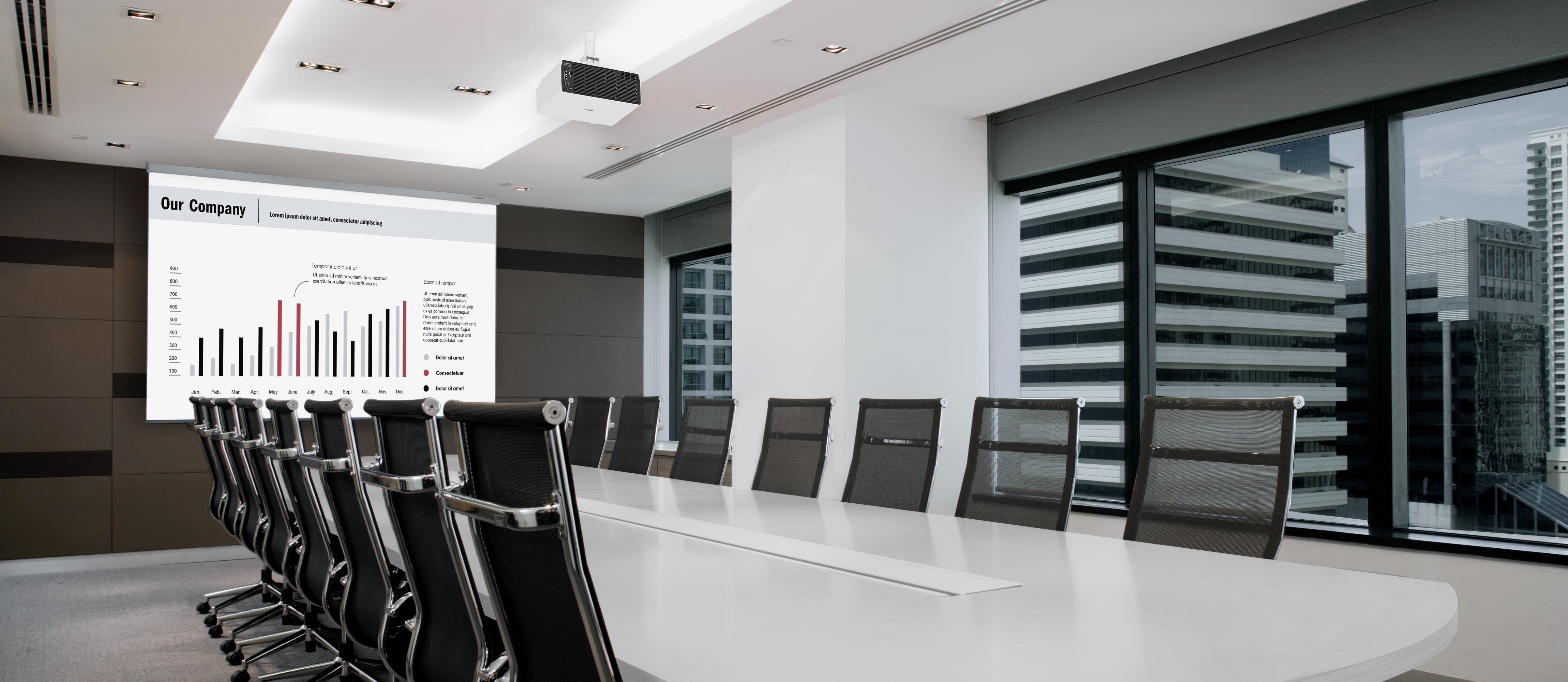 Le modèle BU50N est installé au plafond d’une salle de conférence.