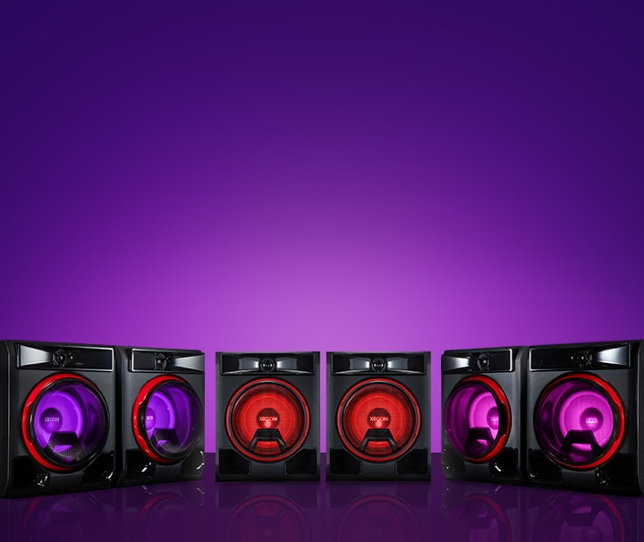 La imagen muestra un fondo degradado de color púrpura. Tres pares de altavoces LG XBOOM CL65 se encuentran sobre el fondo en formato de arco.