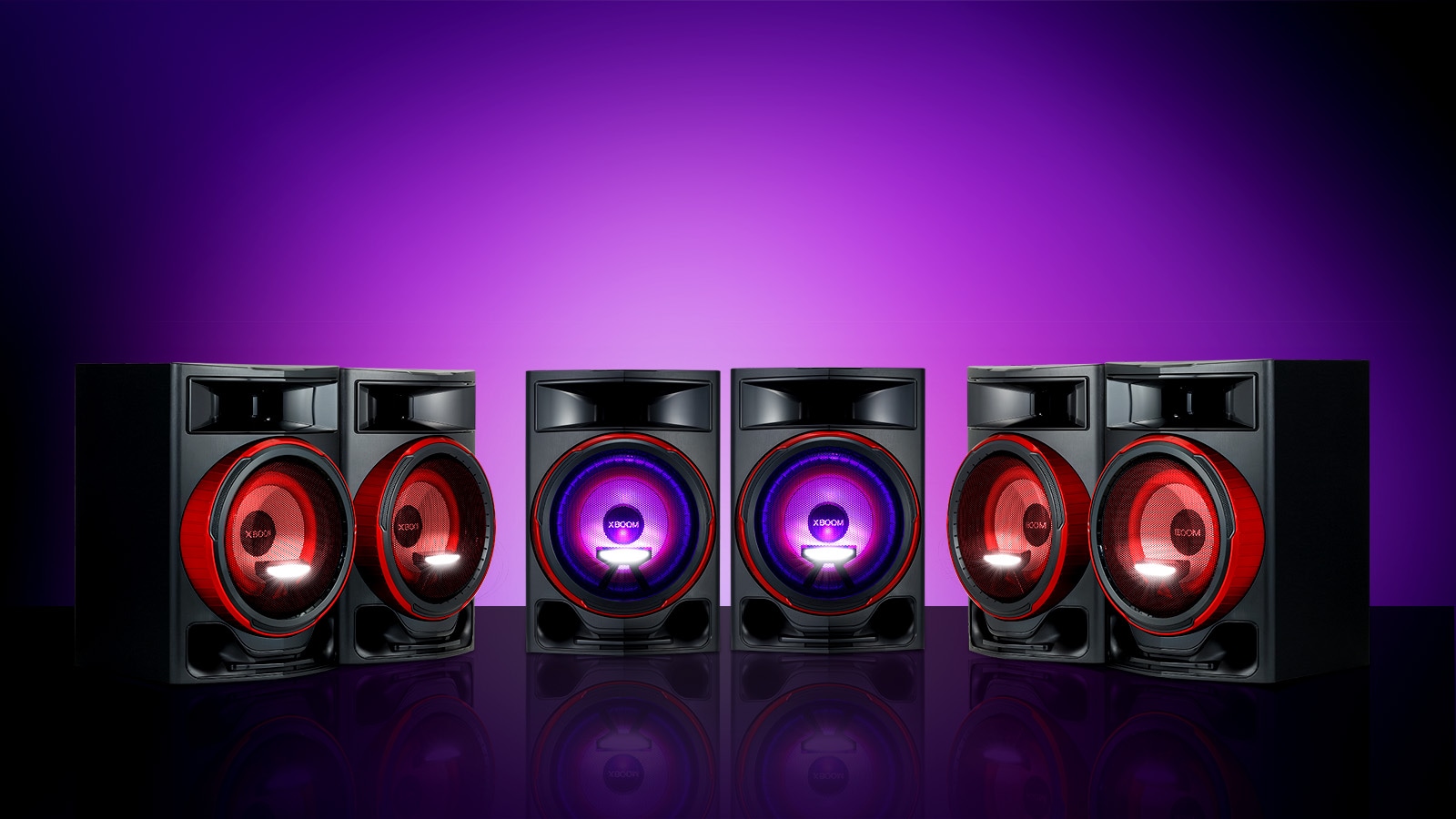 La imagen muestra un fondo degradado de color púrpura. Tres pares de altavoces LG XBOOM CL87 se encuentran sobre el fondo en formato de arco.