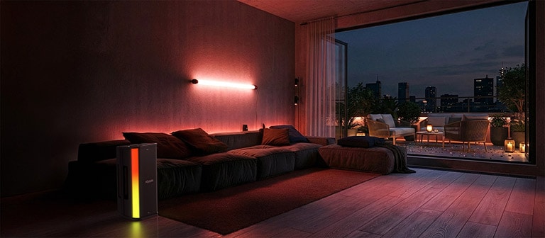 Altavoz LG xboom Stage 501 en una sala de estar, que utiliza IA para detectar el espacio circundante y ajustar automáticamente el sonido para una calidad de audio óptima