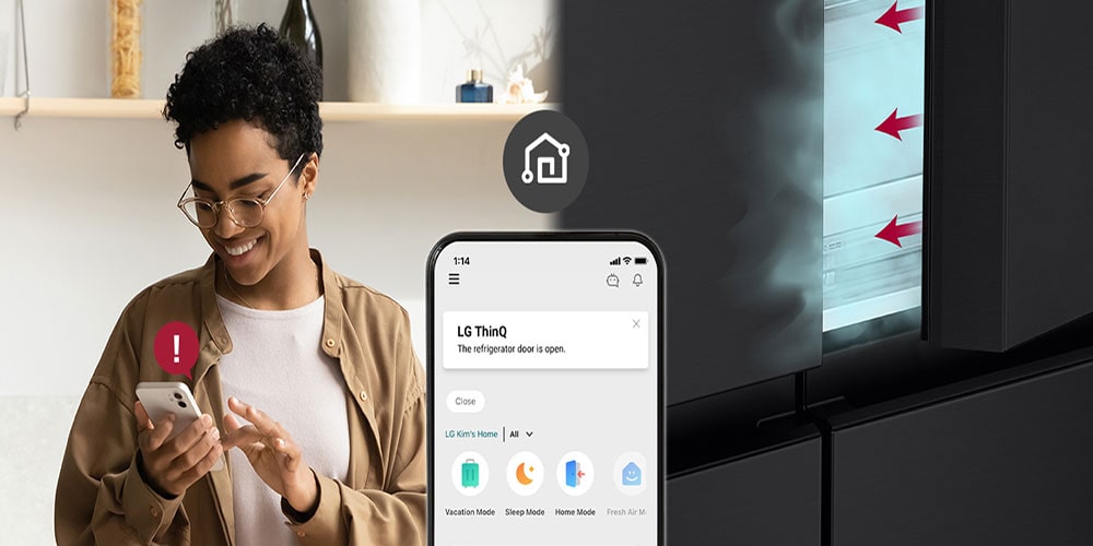 Mujer mira su teléfono; a la derecha, puerta del refrigerador abierta. En primer plano, notificaciones de LG ThinQ y Wi-Fi.