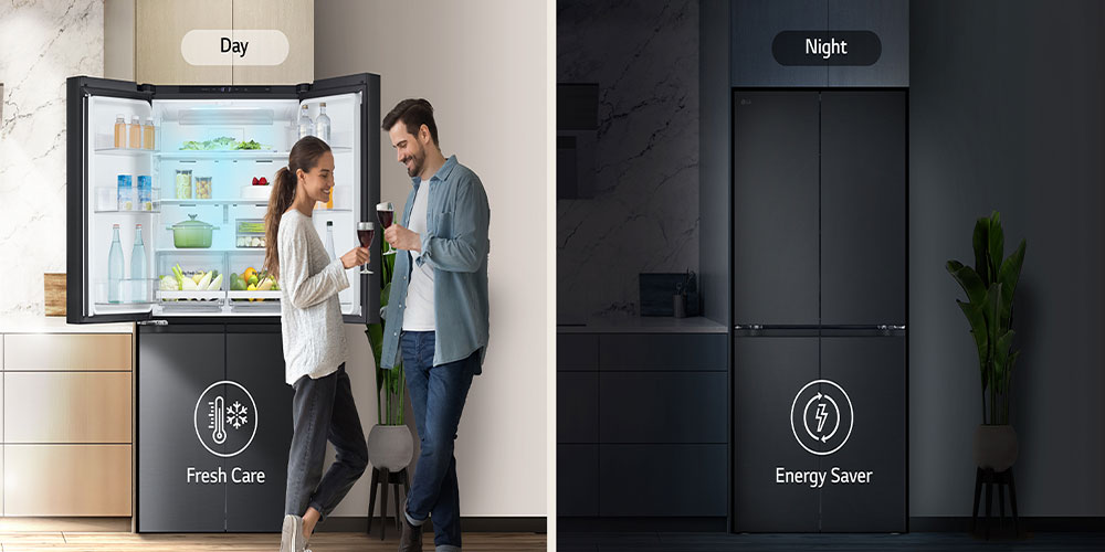 Pareja frente a un refrigerador abierto con aire frío. A la derecha, refrigerador de noche con ícono de ahorro energético.