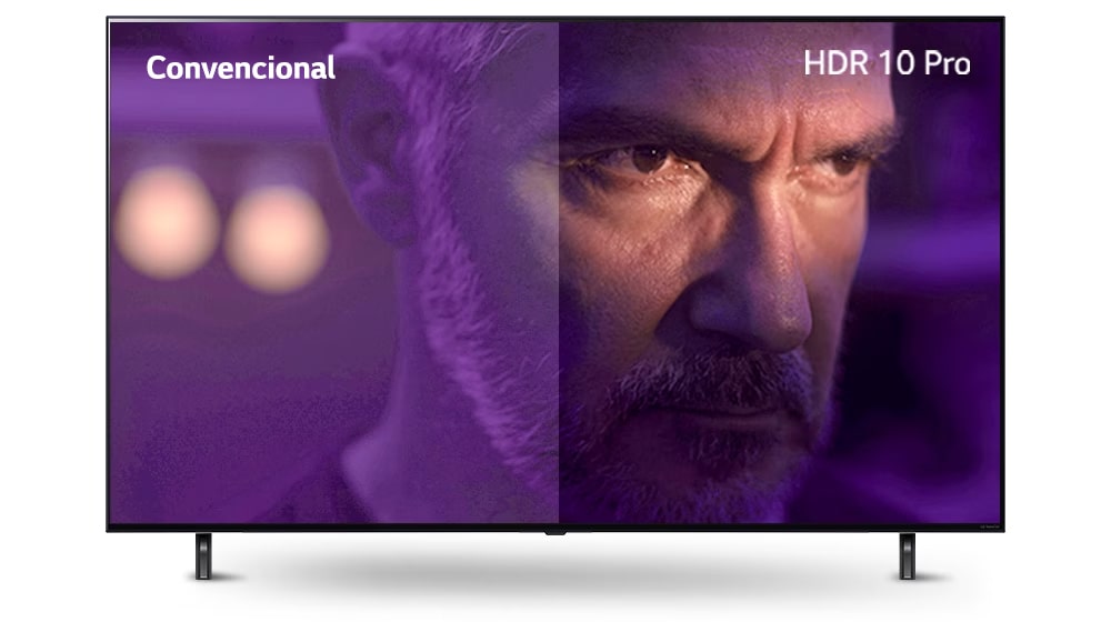 Un hombre está mirando afuera, parece enojado. La imagen se divide en dos partes. En la mitad izquierda de la imagen, el color parece opaco y menos vibrante, mientras que en la mitad derecha de la imagen se ve más vibrante con más colores. En la esquina superior izquierda dice "convencional", en la esquina superior derecha dice "HDR 10 PRO". 