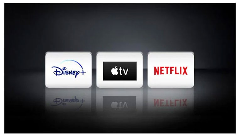 El logotipo de los el de Netflix, Disney+ y Apple TV están ubicados horizontalmente en el fondo negro.
