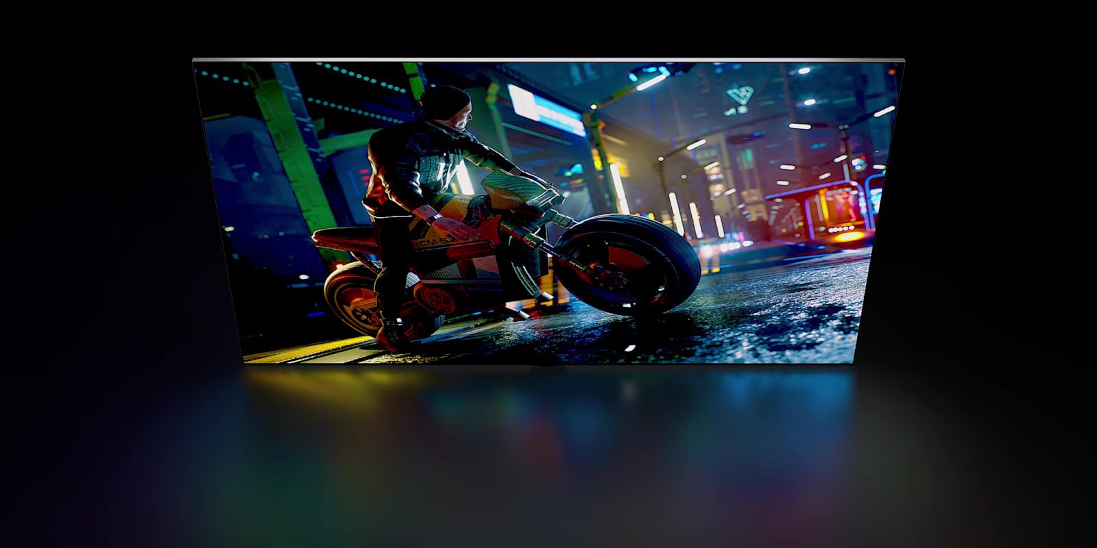 Vista lateral de las cuatro capas de un televisor: retroiluminación, TFT y OLED, película y vidrio. La retroiluminación desaparece y las otras tres se unen y luego giran hacia arriba para mostrar el televisor completo desde una vista frontal.