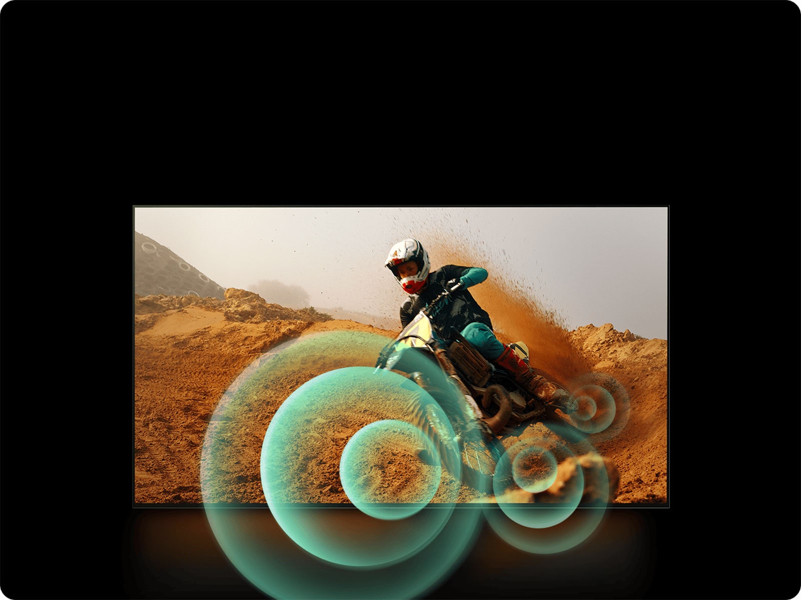 Un hombre conduciendo una motocicleta en un camino de tierra con gráficas de círculos brillante alrededor de la motocicleta.