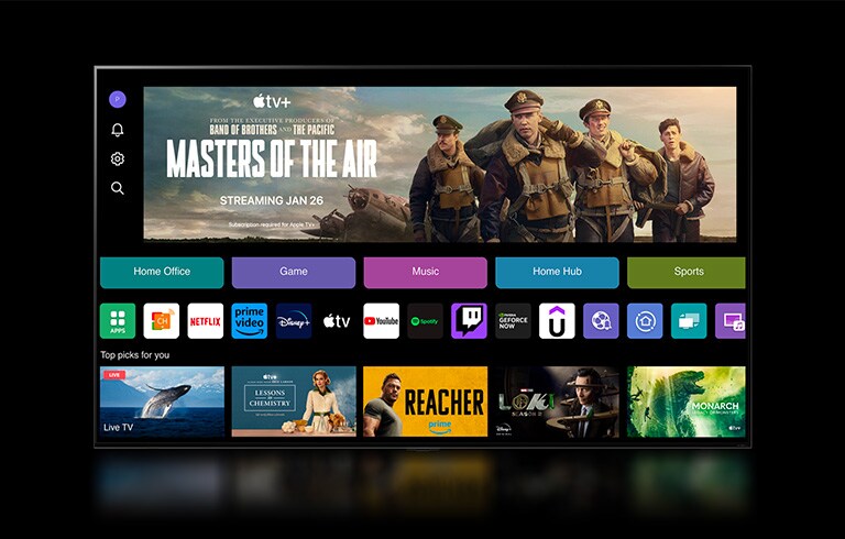 Pantalla de inicio de webOS 24 con Home Office, Juegos de música, Home Club y Categorías de deportes. La parte inferior de la pantalla muestra recomendaciones personalidades en "Mejores opciones para ti"