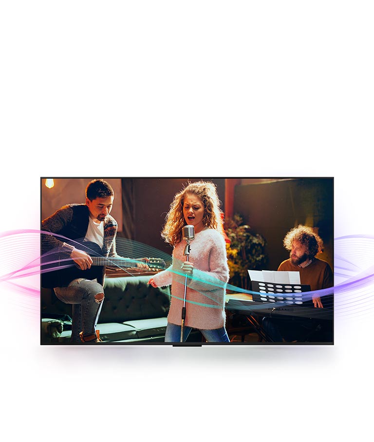 Aparece una imagen de un hombre tocando la guitarra, una mujer cantando frente a un micrófono y un hombre tocando el piano. Las ondas sonoras que emiten muestran emisiones de sonido y cómo la calidad de sonido mejora con AI Clear Sound.