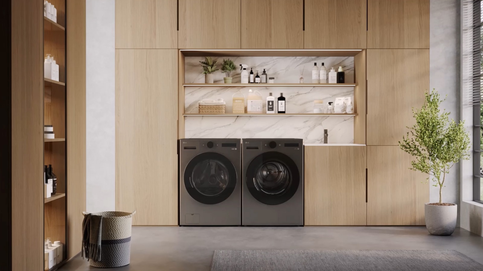 Vídeo acercamiento en la lavadora LG en el cuarto de lavado con secadora LG	