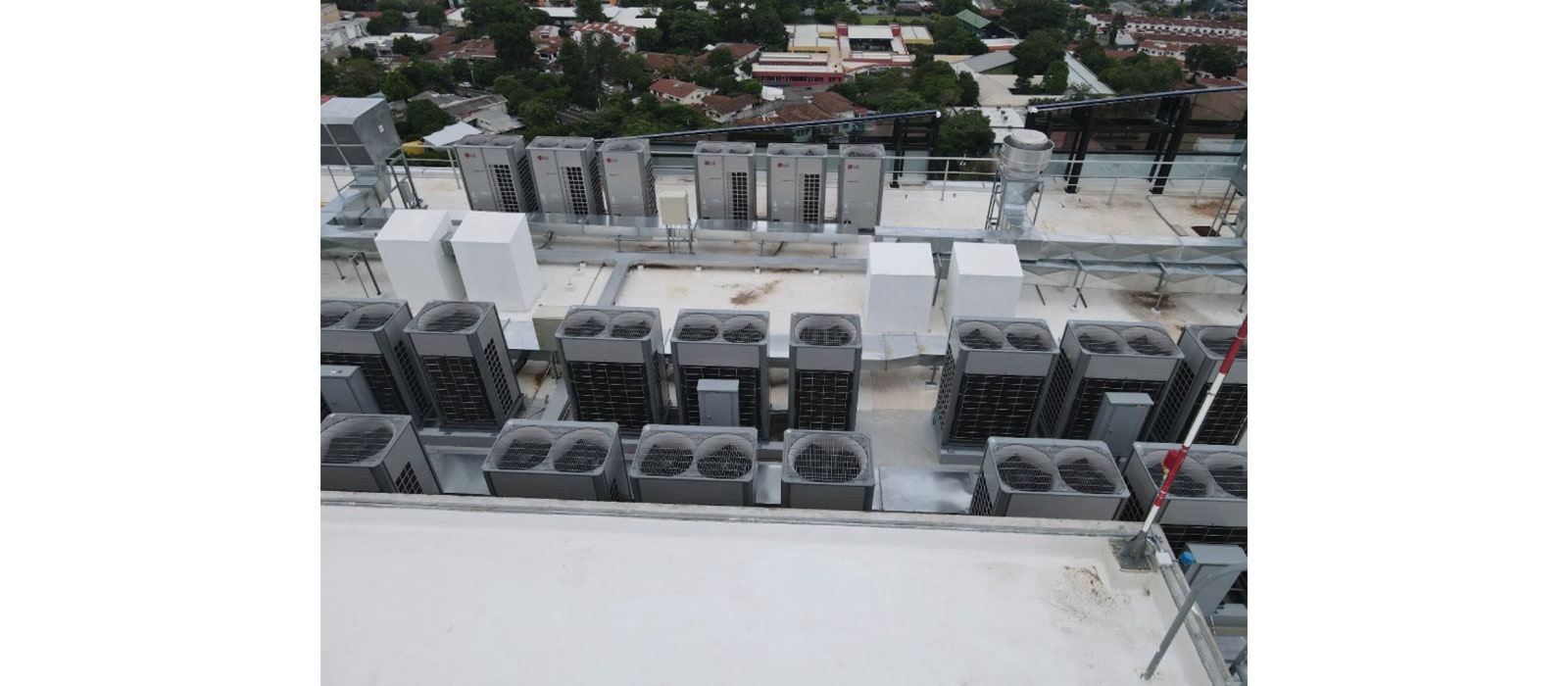 Un edificio de 20 niveles completamente climatizado