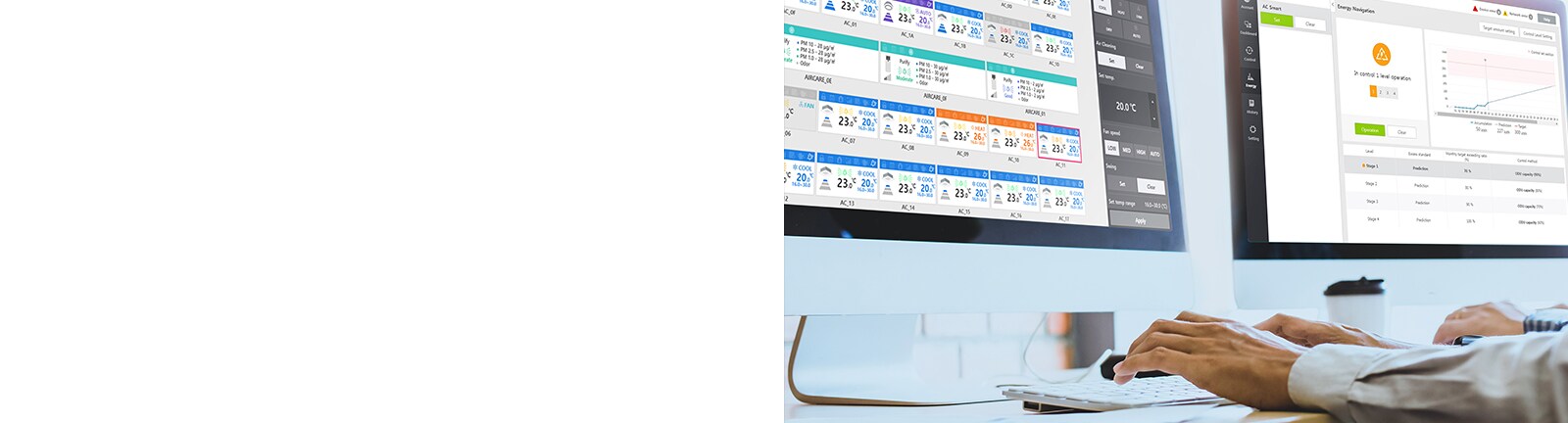 Imagen de alguien utilizando monitores dobles para la gestión eficiente de la energía.