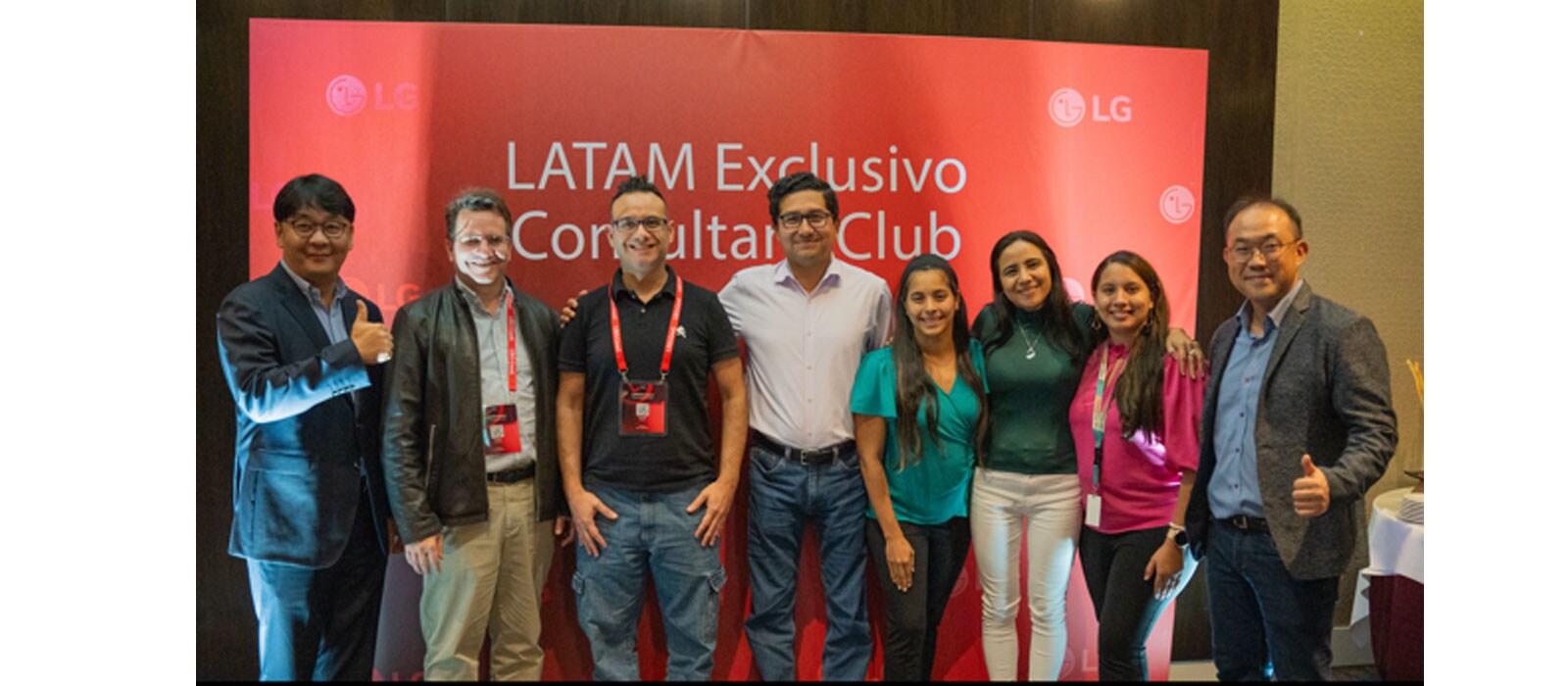 Equipo de consultores seleccionados de Centroamérica y equipo LG.