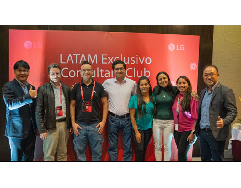 Equipo de consultores seleccionados de Centroamérica y equipo LG.