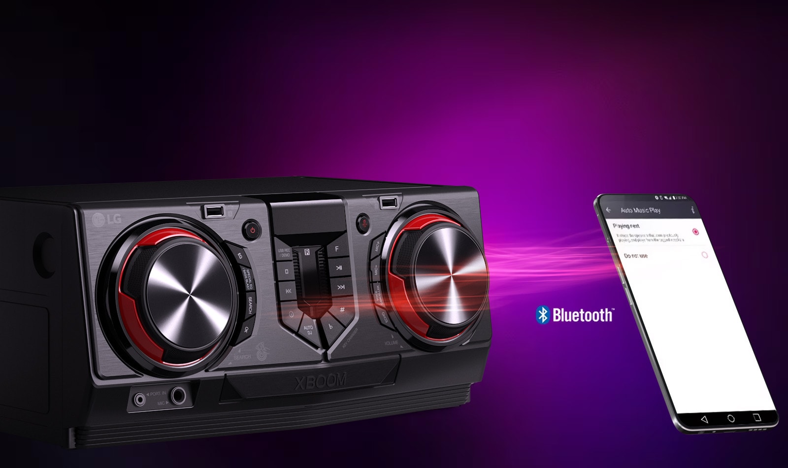 La imagen presenta un fondo viñeteado de color púrpura. A la izquierda, el receptor está colocado en un ángulo de 45 grados respecto al fondo. Gráficos de sonido rojos emanan del receptor, lo que lleva a un teléfono inteligente que muestra la interfaz de usuario de reproducción automática de música.