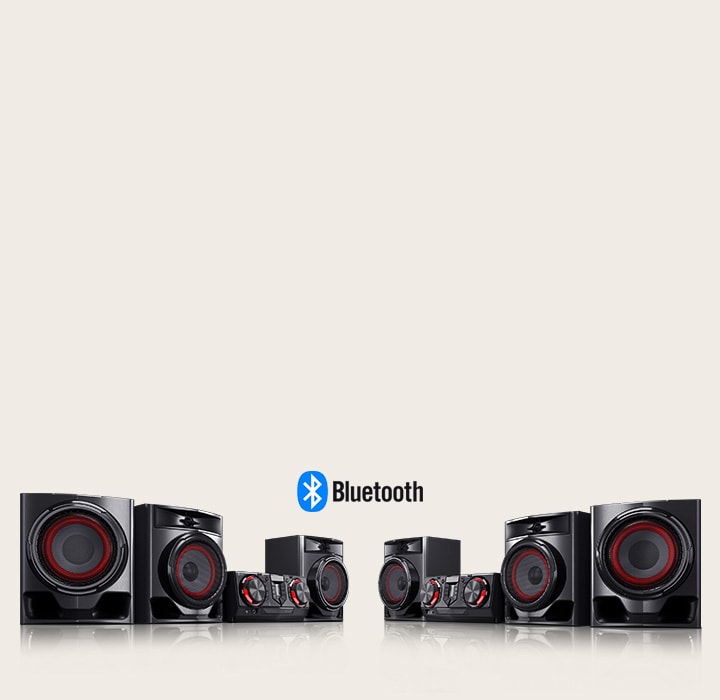 La imagen muestra dos pares de sistemas LG XBOOM CJ45 colocados sobre el fondo en formato de arco.