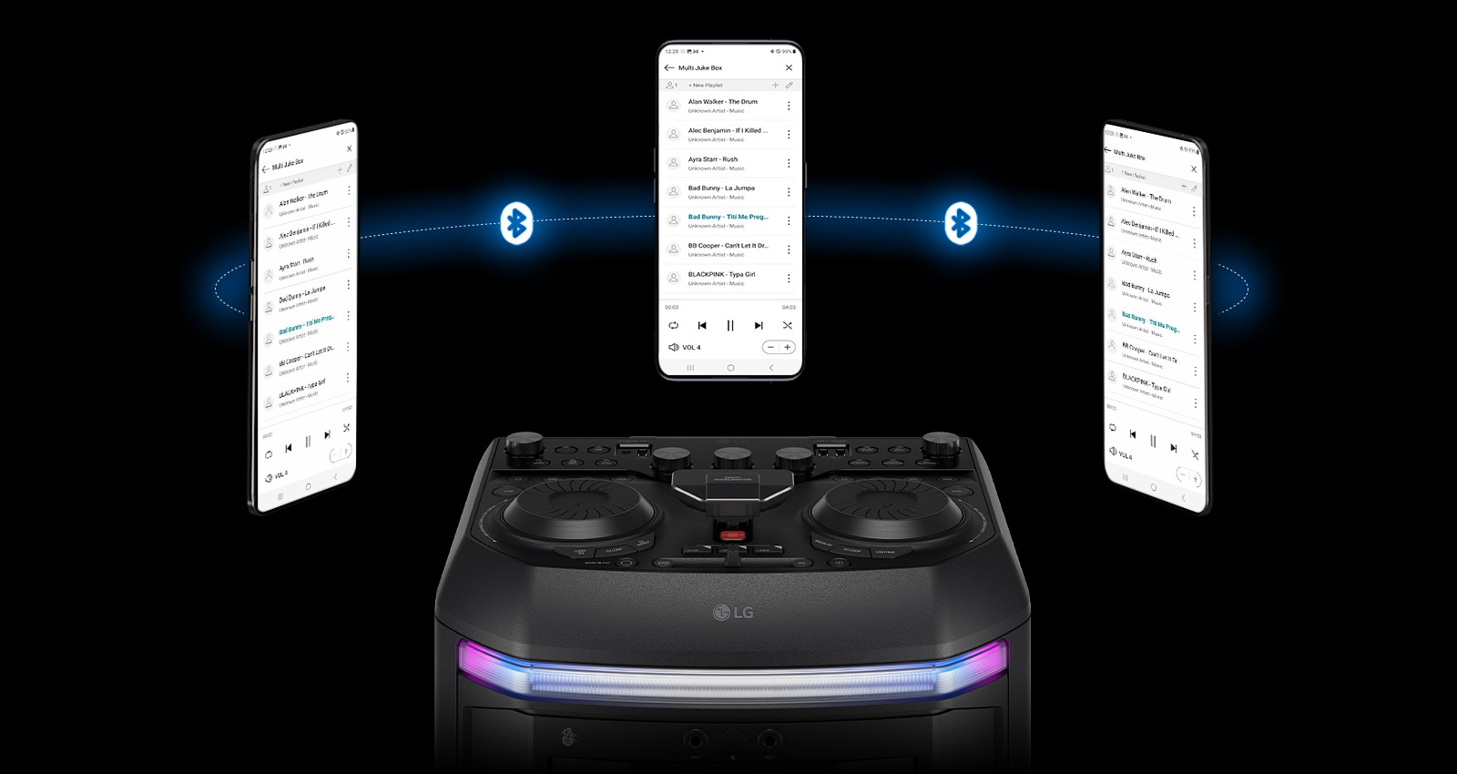 Hay un teléfono inteligente en un LG XBOOM OK99M con otros dos teléfonos inteligentes flotando a su alrededor. Se muestra un logotipo de Bluetooth en entre teléfonos inteligentes.