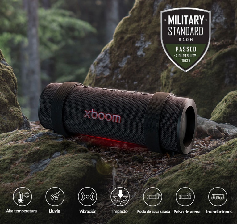 El Grab de xboom está colocado sobre una roca cubierta de musgo. En el lado derecho superior se encuentra el logotipo del estándar militar.