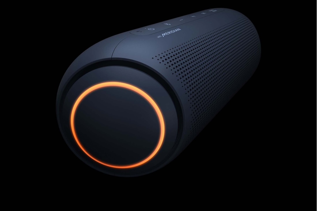 LG Bocina portátil XBOOM Go PL7 | Bluetooth| Luces LED | Tecnología de Sonido Meridian, LG XBOOMGo PL7, Primer plano del woofer derecho de LG XBOOM Go., PL7, thumbnail 9, PL7, thumbnail 9