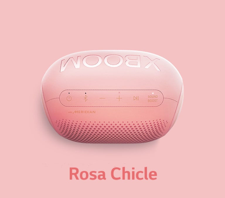 Una gomita sabor chicle en forma de LG XBOOM Go puesta sobre un fondo rosa. 
