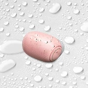 LG Bocina portátil XBOOM Go PL2 | Color rosa| Bluetooth | Certificación IPX5 | Tecnología de Sonido Meridian, A top view of an LG XBOOM Go on a white surface with water droplets, PL2P, thumbnail 4