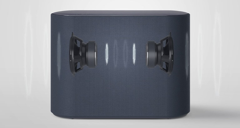 Un subwoofer se coloca sobre un piso blanco. Se muestran dos componentes dentro del subwoofer.