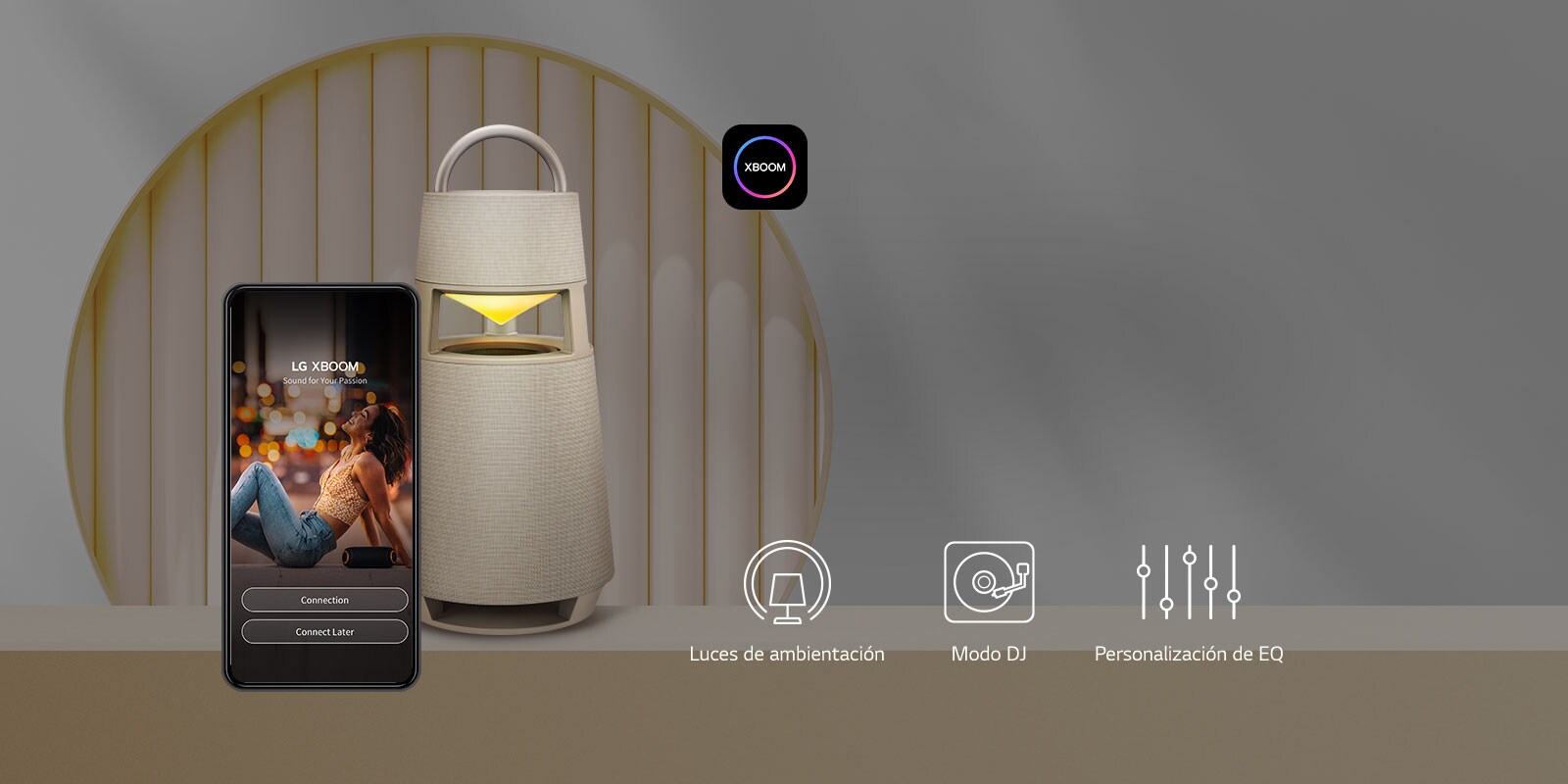 Teléfono móvil con la pantalla de la aplicación xboom y el producto XBOOM 360 sobre un fondo cálido.