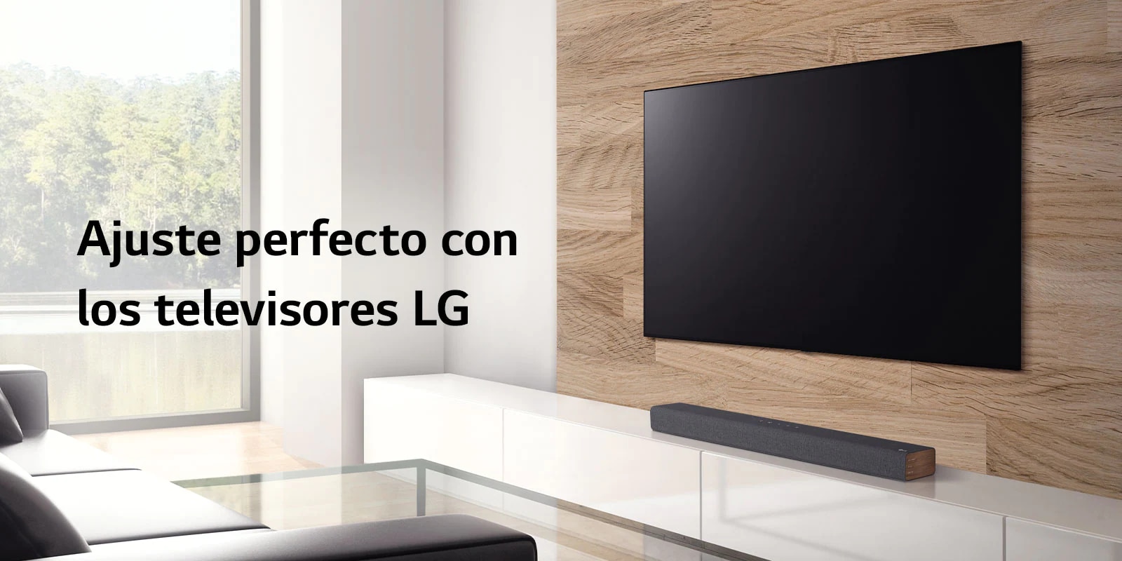 Barra de sonido LG junto a un televisor
