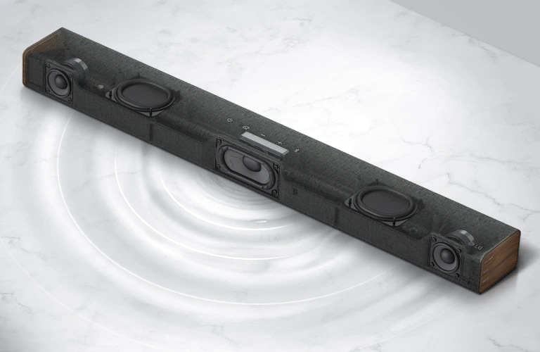 Vista diagonal de la barra de sonido LG transparente con el lado derecho hacia adelante. Se muestran el subwoofer incorporado y los radiadores pasivos duales dentro de un producto y el gráfico de la longitud de onda se muestra en un piso de mármol blanco.