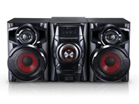 2,000W de potencia con bocinas inclinadas y removedor de voz.1