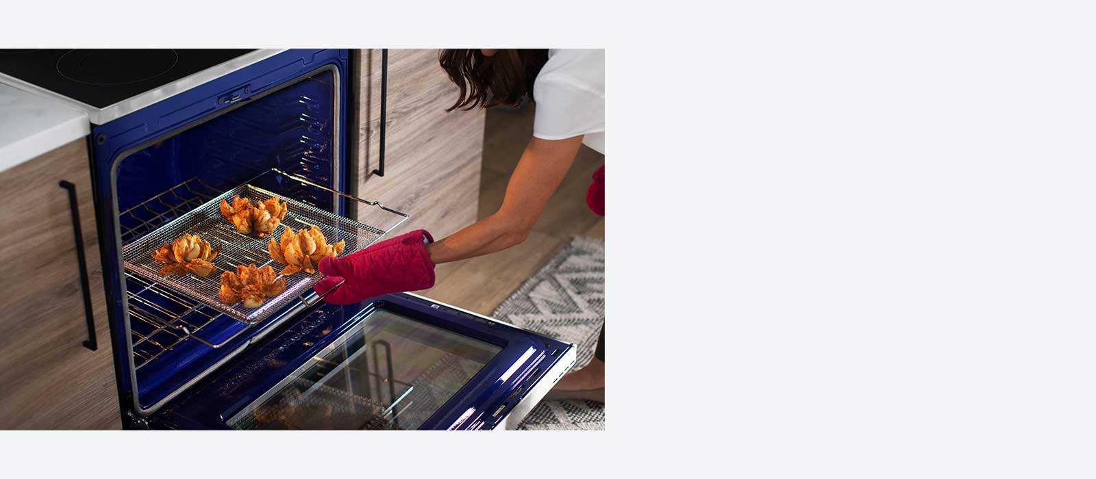 La freidora de aire integrada ofrece un sabor crujiente para alimentar a una multitud