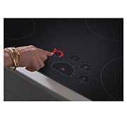 LG Cooktop Eléctrica 30'' LG Studio Controles SmoothTouch™, detail view, LCE3010SB, thumbnail 8