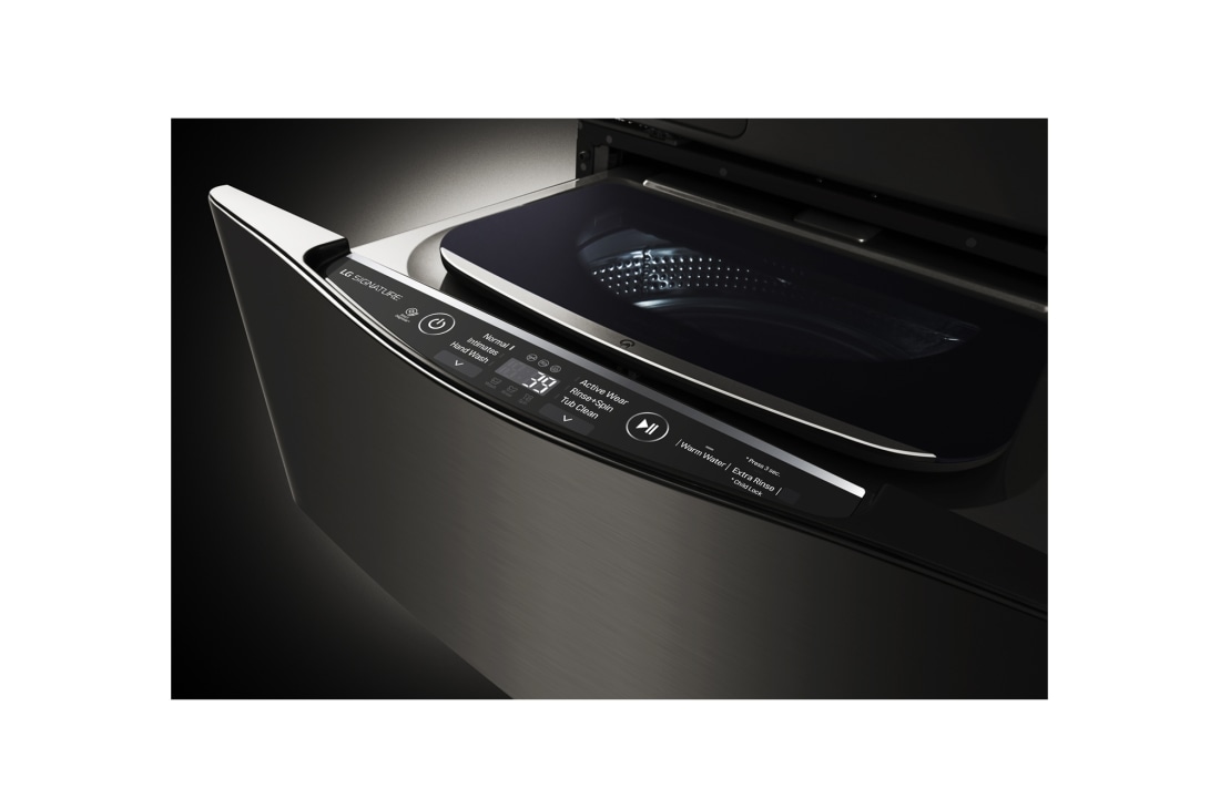 LG TWINWash Mini ™ LG SIGNATURE |1.0 pᶟ |3D Motion| Acero Inoxidable Negro| Smart Diagnosis, LG SIGNATURE 1.0 cu. ft. LG SideKick™ Pedestal Washer, LG TWINWash™ Compatible , controller close-up, WD205CK, thumbnail 5, WD205CK, thumbnail 6