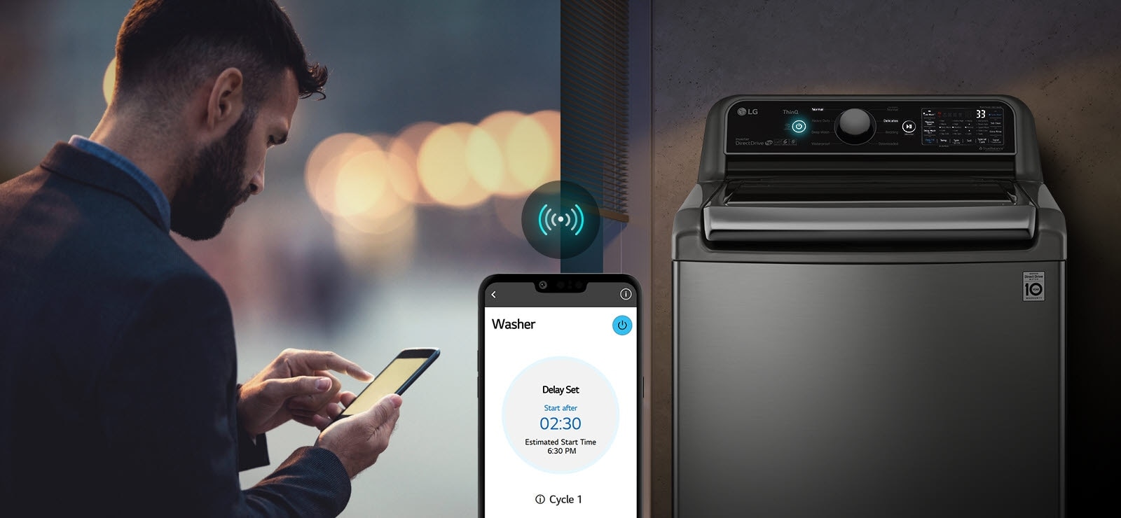 A la izquierda, un hombre con su teléfono. A la derecha, la lavadora con luz verde. En el centro, la app LG ThinQ.