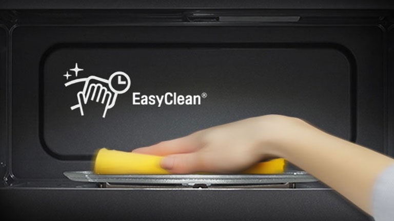 La imagen muestra que el revestimiento interior anti-bacterial EasyClean® hace que la limpieza sea simple y conveniente. Solo se necesitan unos pocos pases para limpiar el interior.