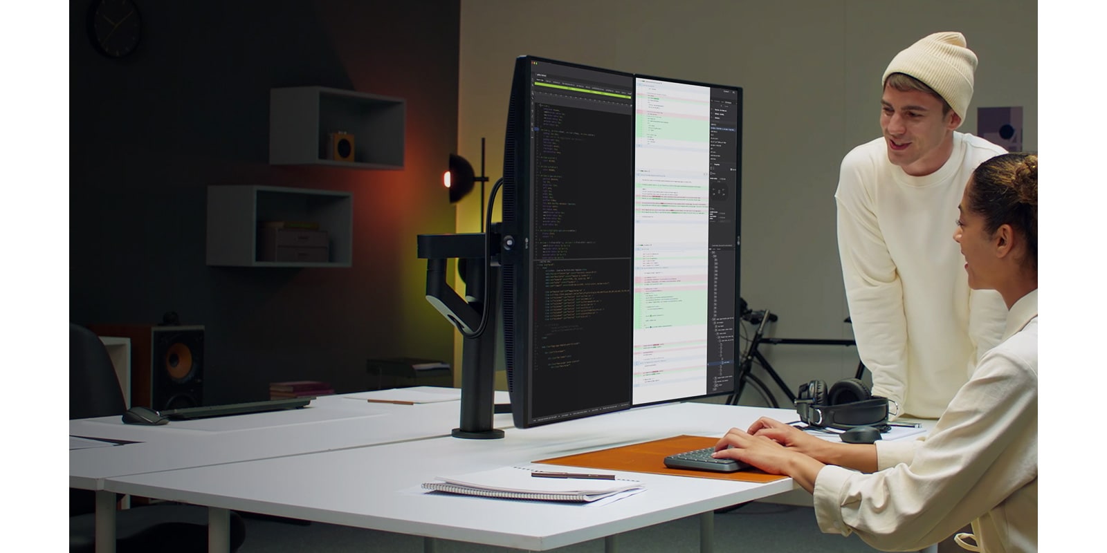 Escena de revelador con monitor Ergo Dual