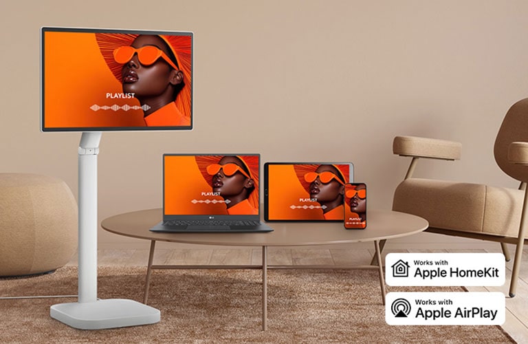 La misma pantalla se comparte entre un LG Smart Monitor Swing, laptop, tableta y smartphone usando AirPlay 2 y Screen Share.