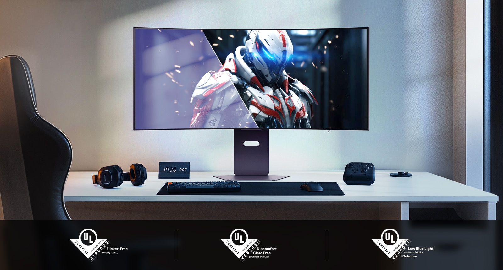 Monitor OLED curvo mostrando un robot futurista con certificaciones UL.